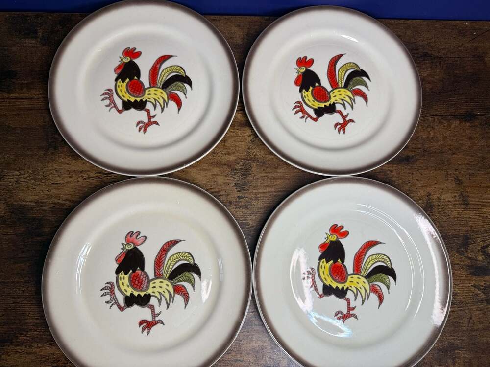 Set of 4 Vintage Metlox Poppytrail Red Rooster Dinner Plates